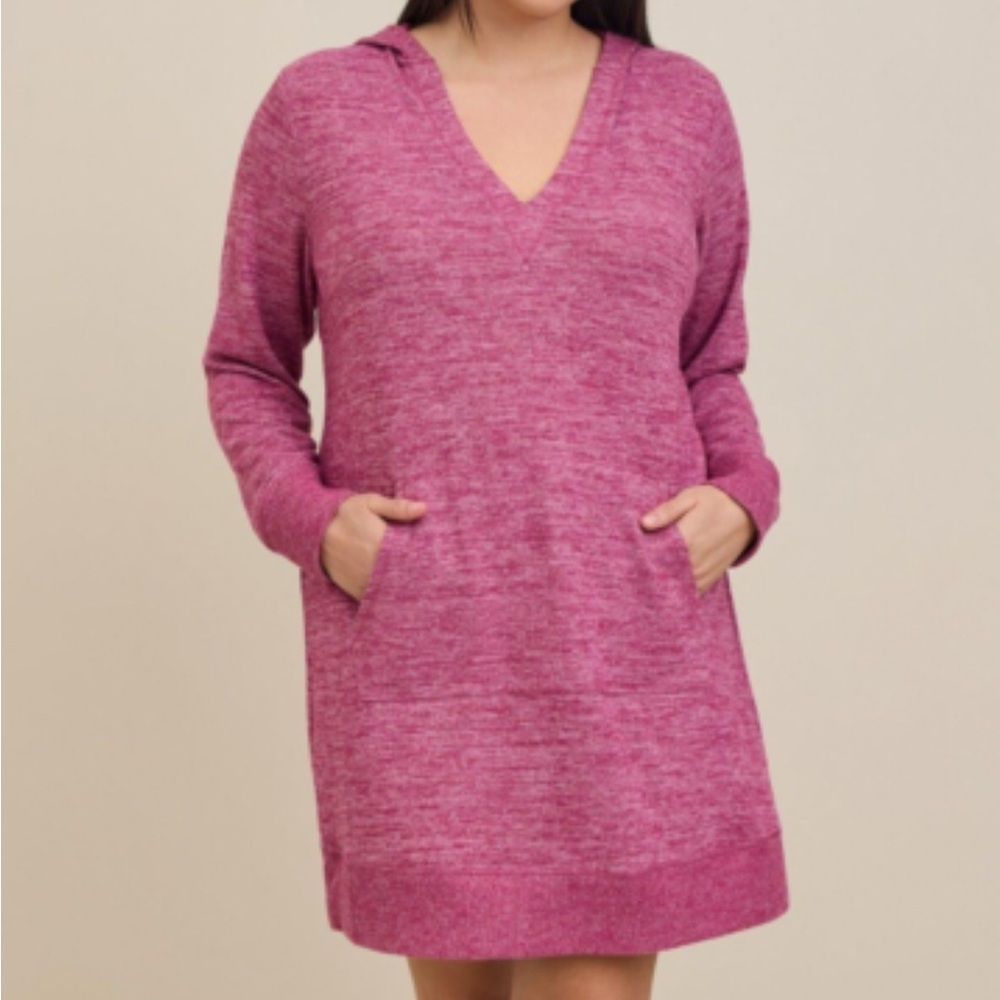 This is a Torrid 1 Super Soft Torrid Sleep Hooded Lounge in a pink/magenta